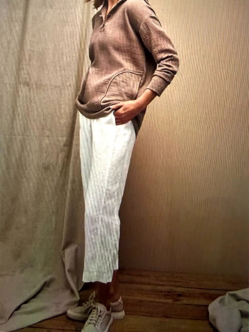 J. Jill White stretch linen mix pull on pants, slight crop, size M, like new